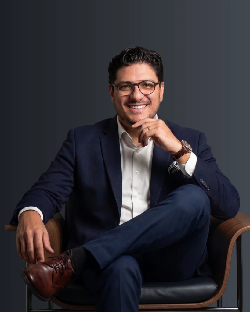 Dr. Leonardo Bomediano (CRM 104001/SP | RQE Nº 96762) Rinoplastia, rinosseptoplastia e cirurgias plásticas da face, com mais de 20 anos de especialização e formação integral em São Paulo. Dr. Leonardo Bomediano (CRM 104001/SP | RQE Nº 96762) Rinoplastia, rinosseptoplastia e cirurgias plásticas da face, com mais de 20 anos de especialização e formação integral em São Paulo.